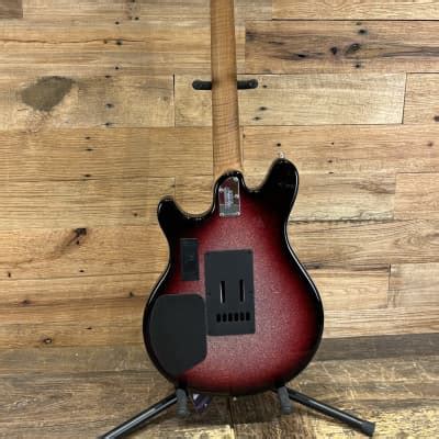 electric guitar maroon 5 box|Valentine .